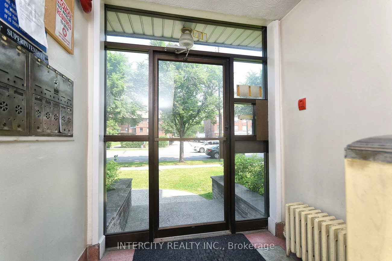 415, Wilson, Clanton Park, Toronto