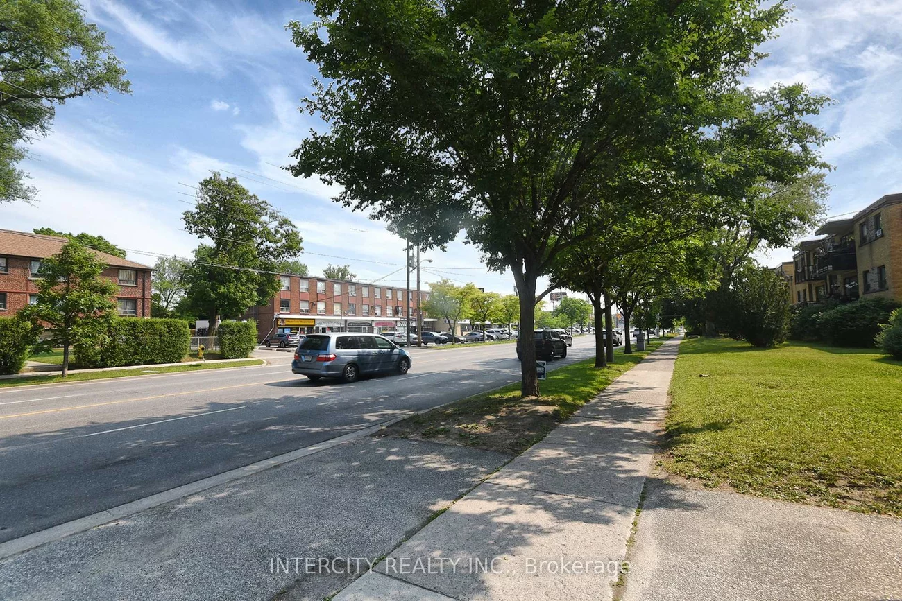 415, Wilson, Clanton Park, Toronto