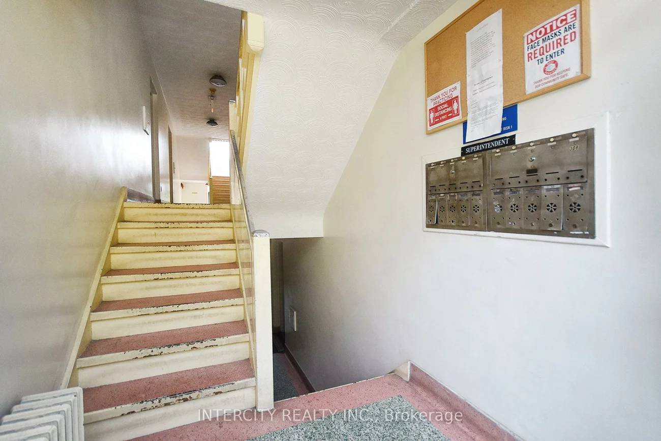 415, Wilson, Clanton Park, Toronto