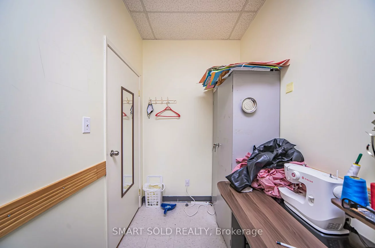 222, Spadina, Kensington-Chinatown, Toronto