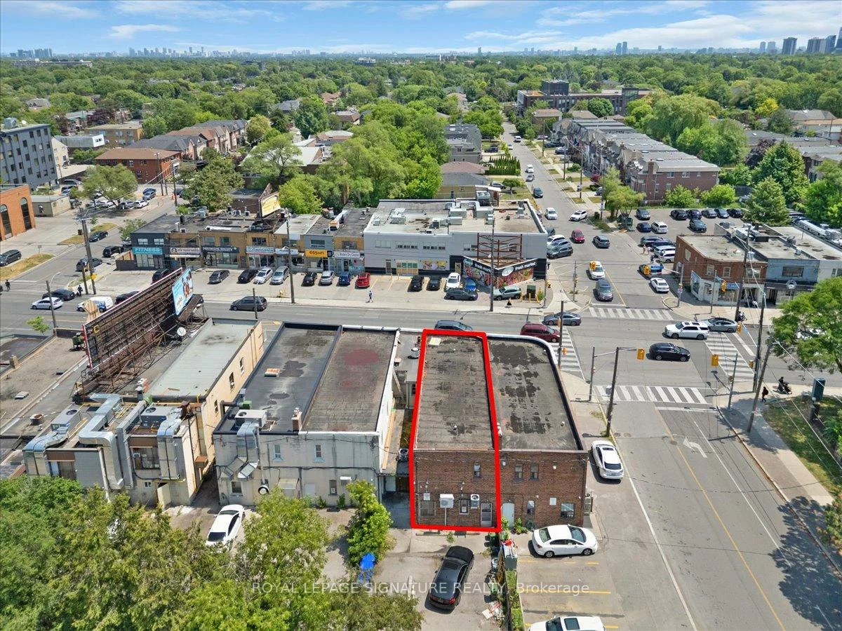 3016, Bathurst, Englemount-Lawrence, Toronto
