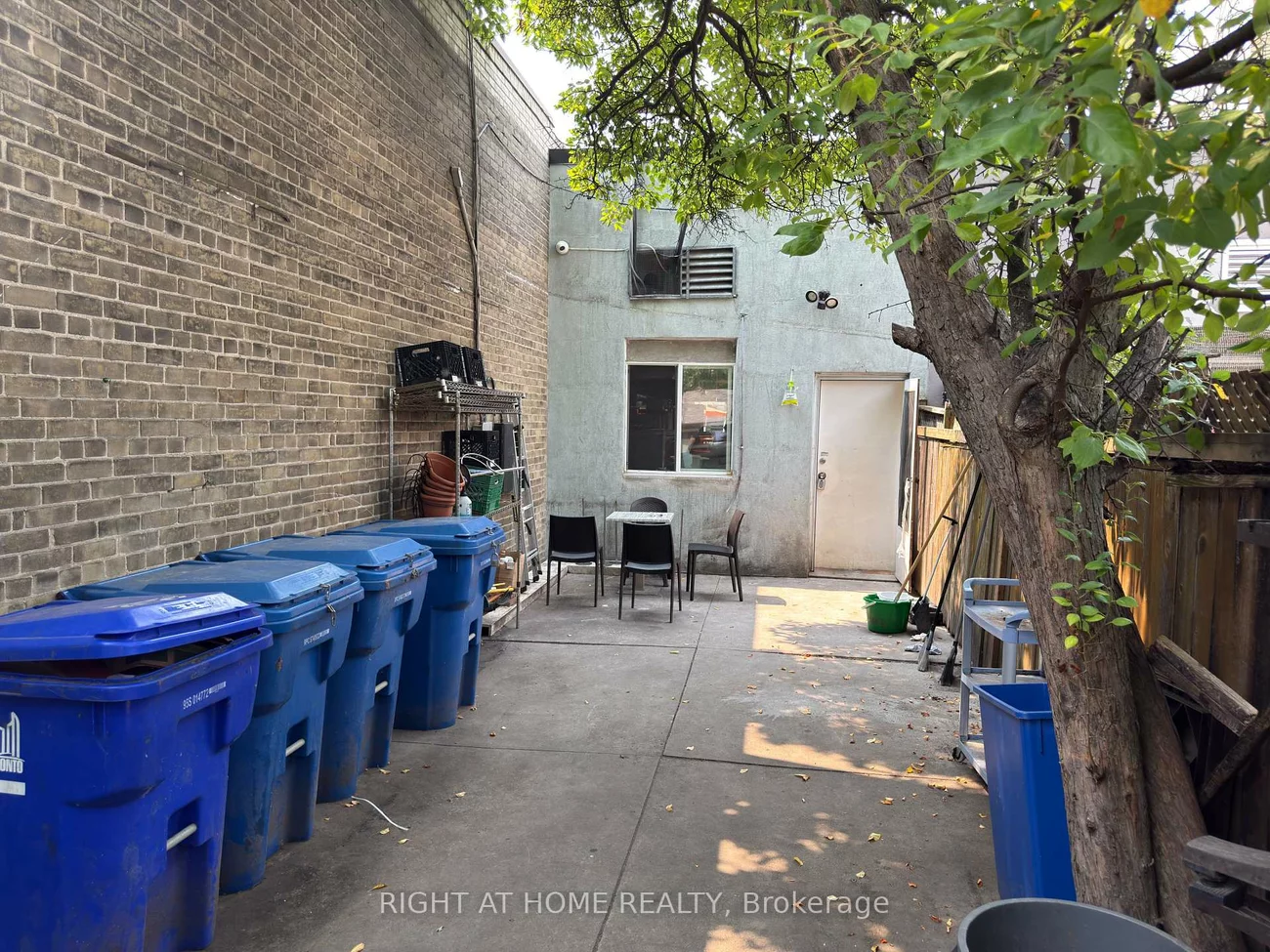 1549, Bayview, Leaside, Toronto