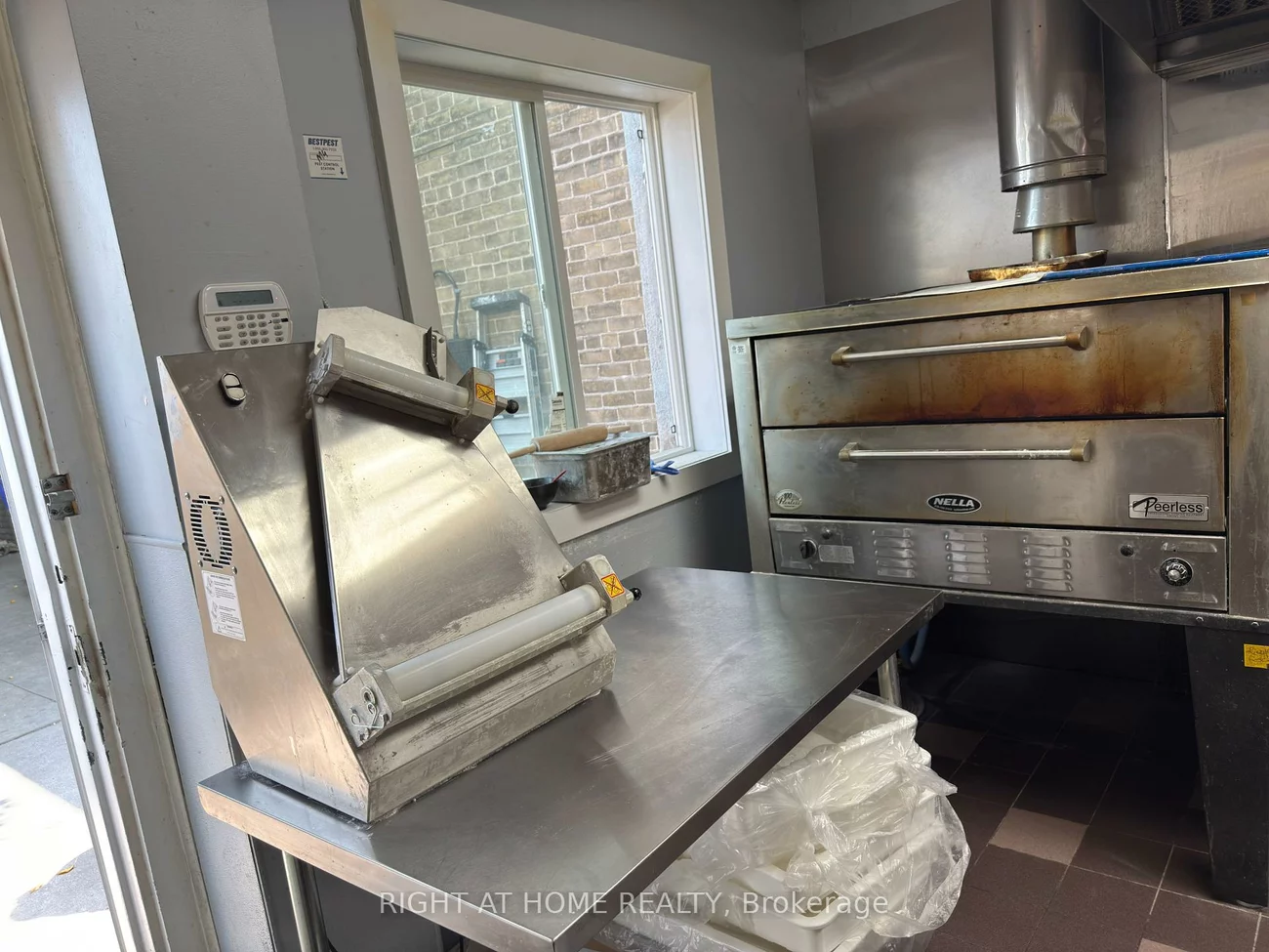 1549, Bayview, Leaside, Toronto