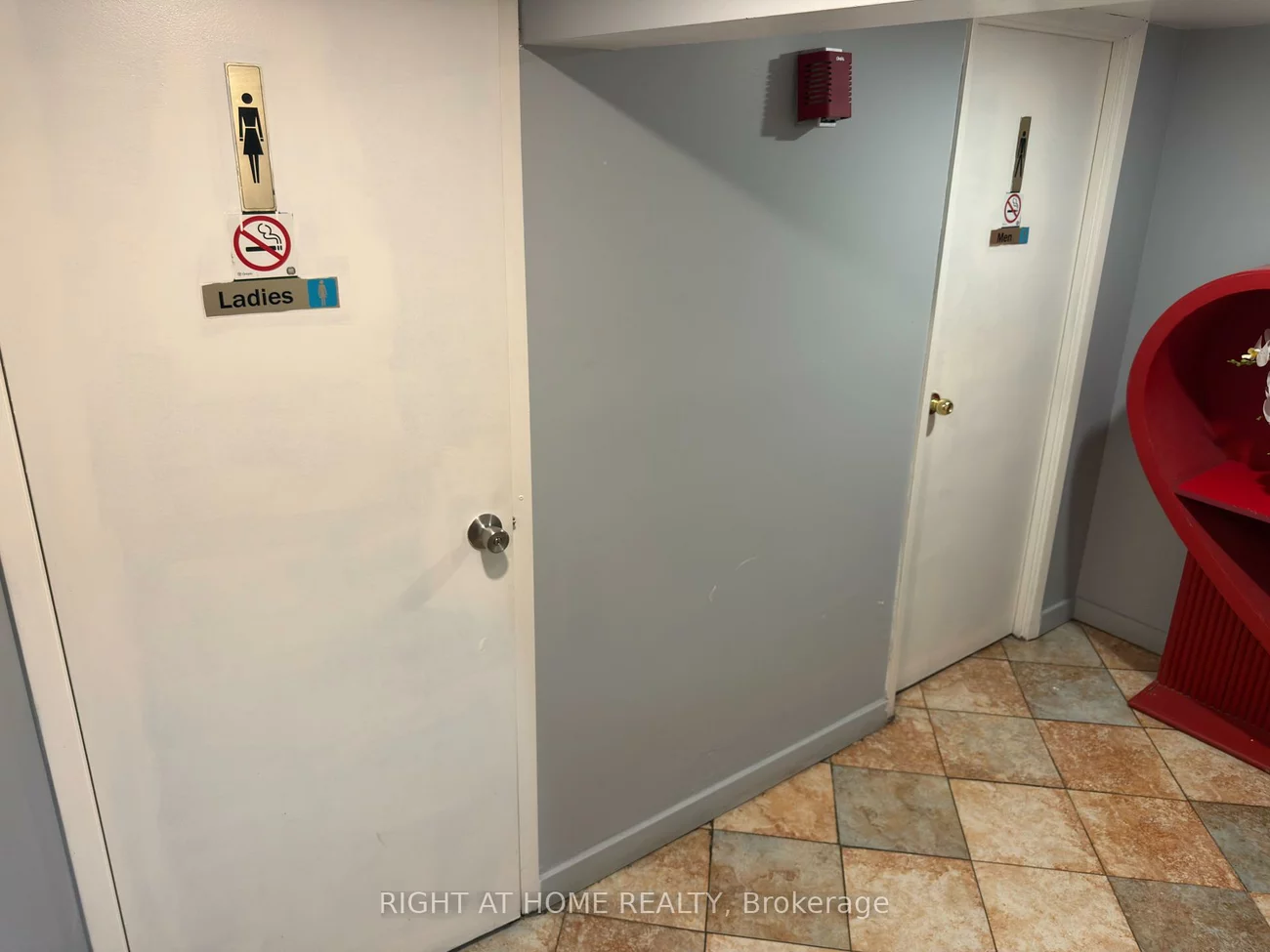 1549, Bayview, Leaside, Toronto