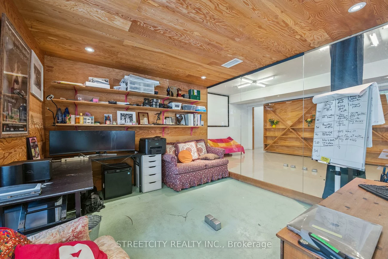 837, Dundas, Trinity-Bellwoods, Toronto
