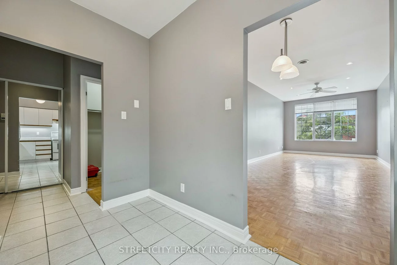 837, Dundas, Trinity-Bellwoods, Toronto