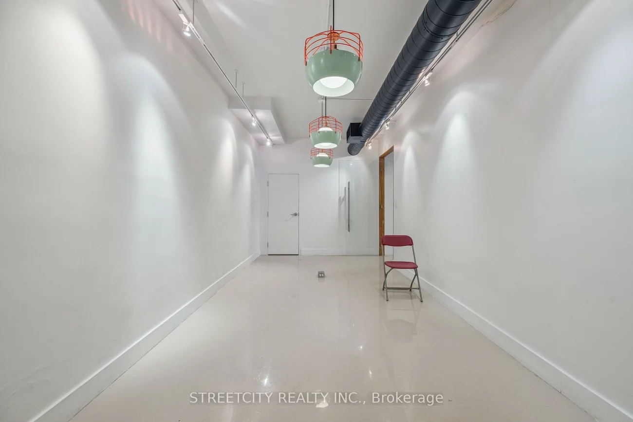 837, Dundas, Trinity-Bellwoods, Toronto