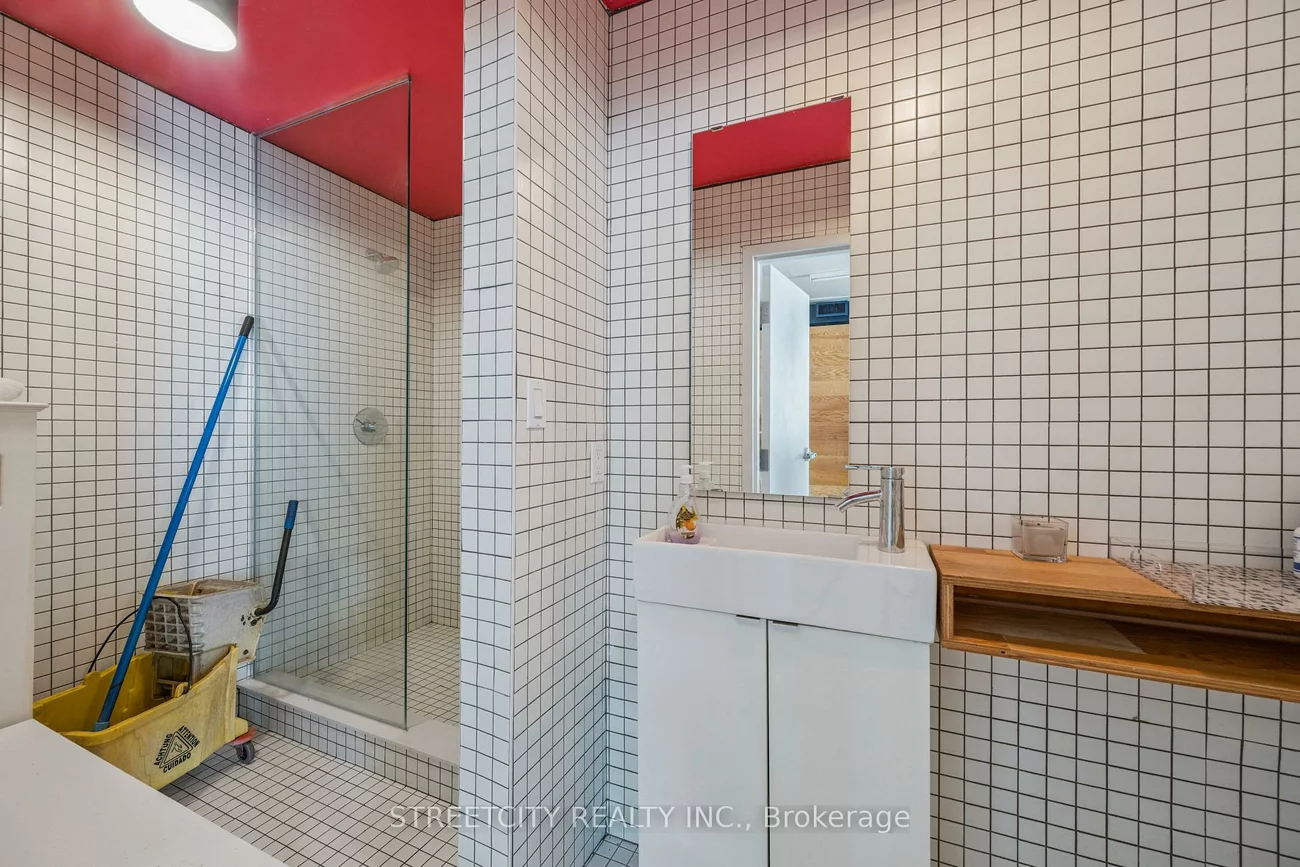 837, Dundas, Trinity-Bellwoods, Toronto