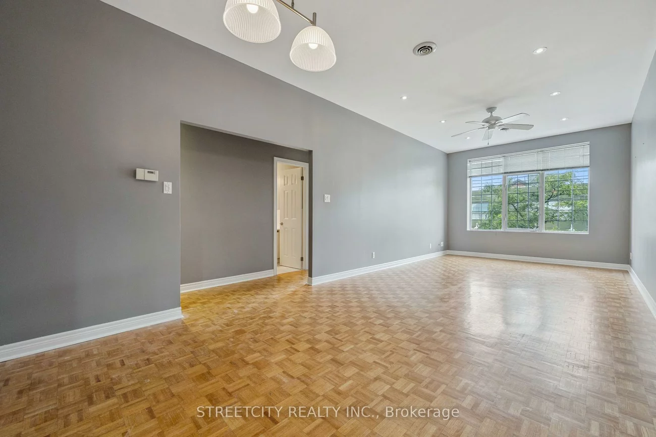 837, Dundas, Trinity-Bellwoods, Toronto