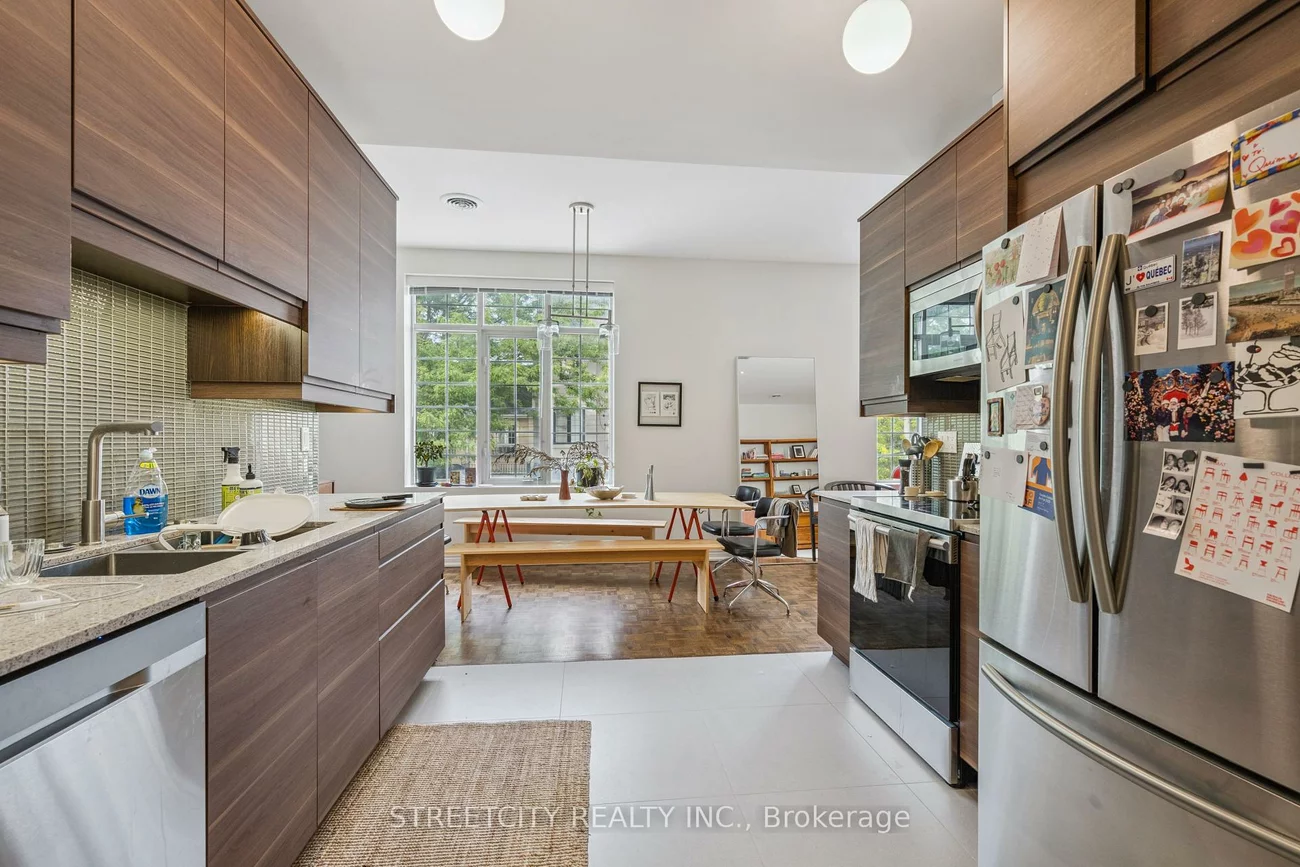 837, Dundas, Trinity-Bellwoods, Toronto