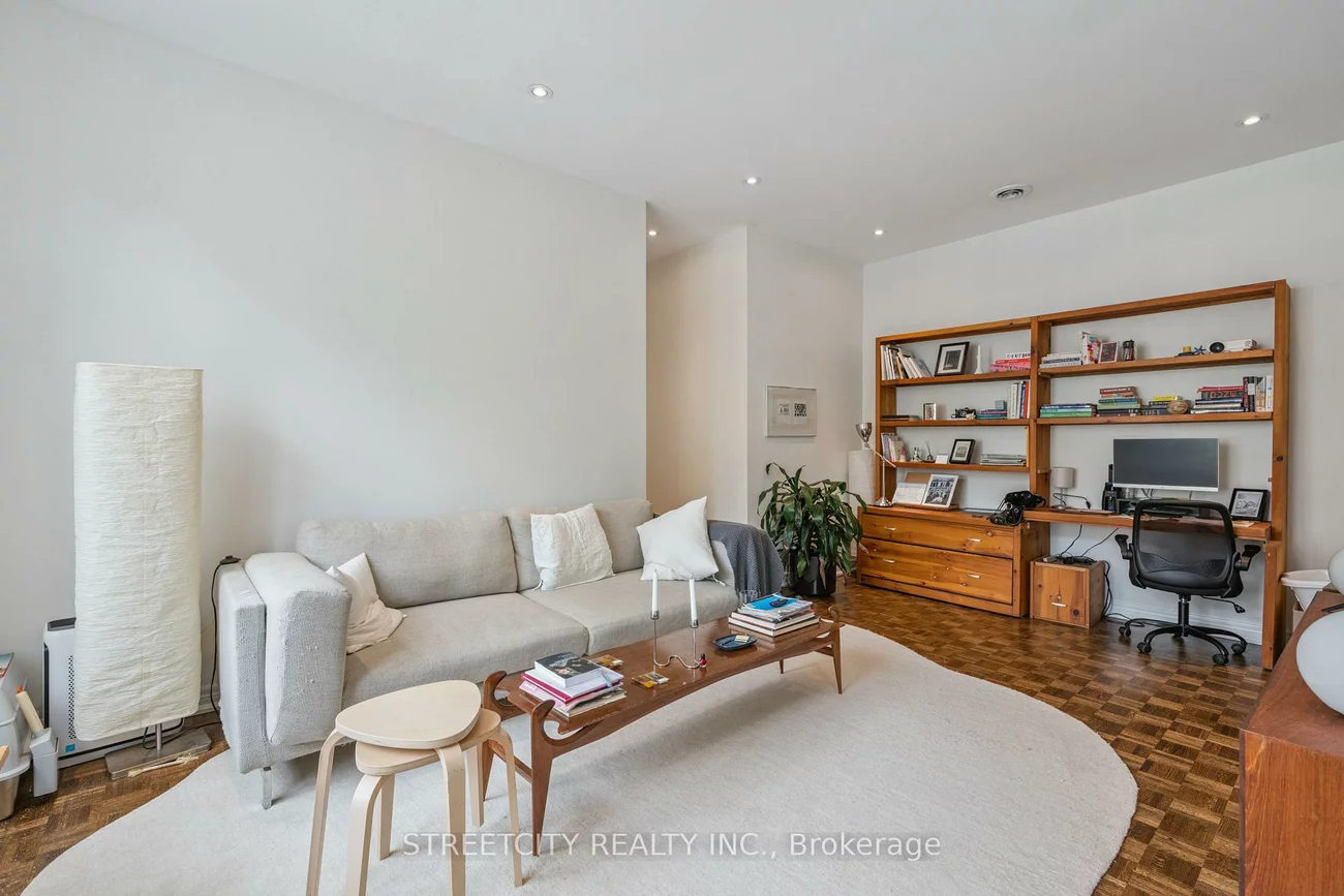 837, Dundas, Trinity-Bellwoods, Toronto