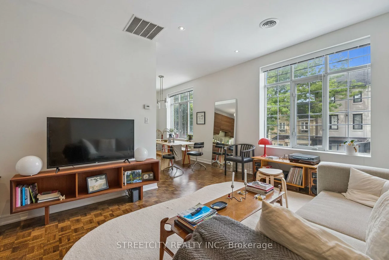 837, Dundas, Trinity-Bellwoods, Toronto