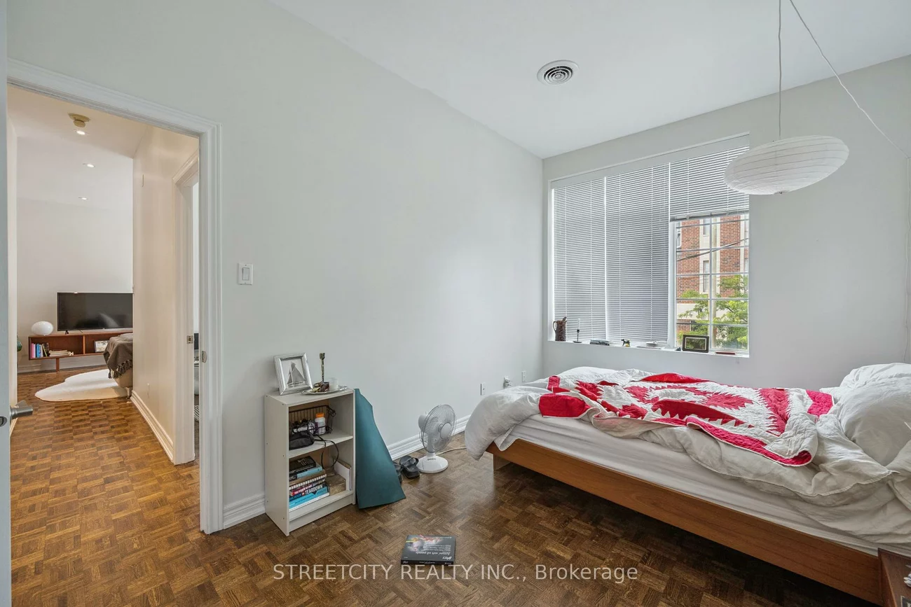 837, Dundas, Trinity-Bellwoods, Toronto
