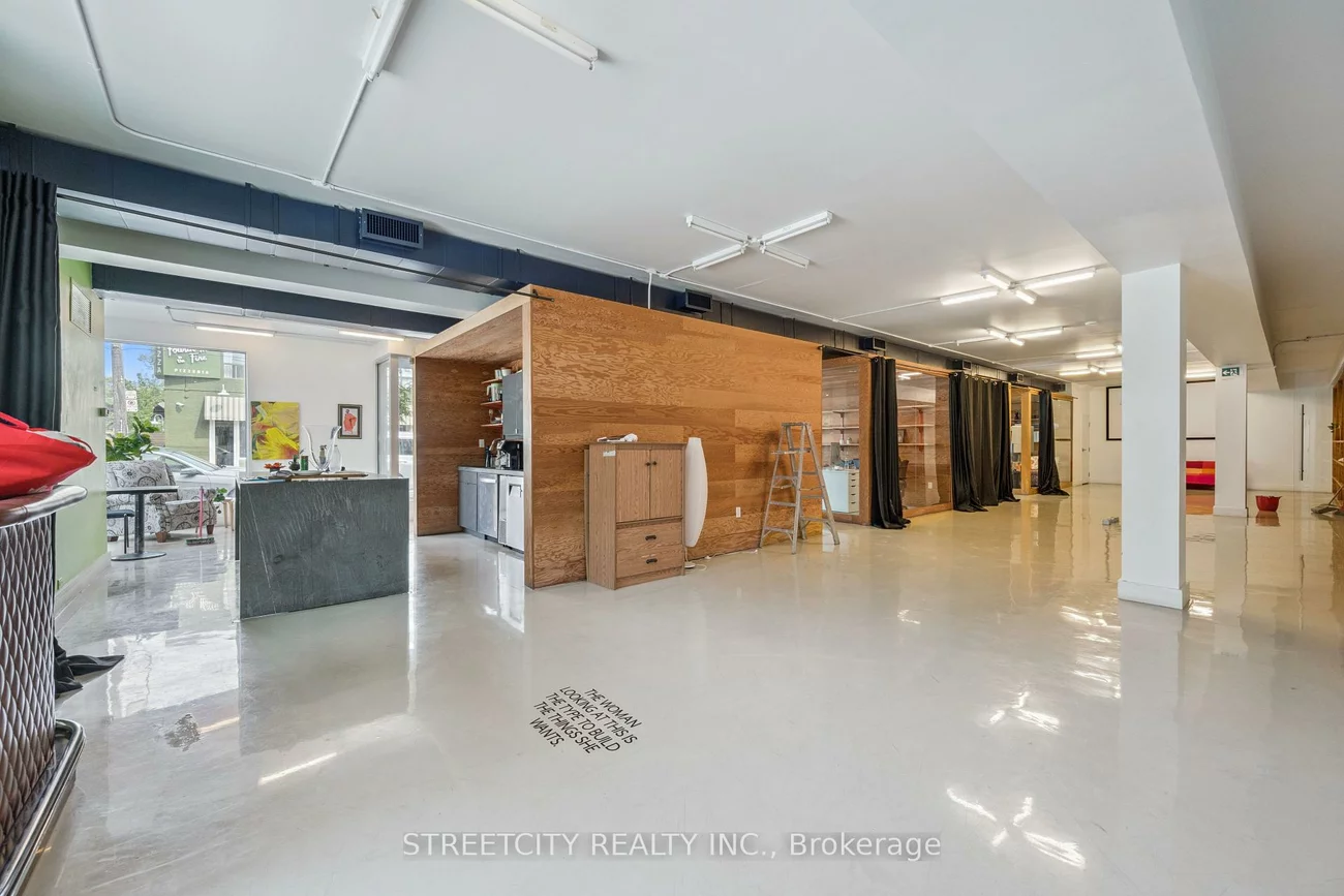 837, Dundas, Trinity-Bellwoods, Toronto