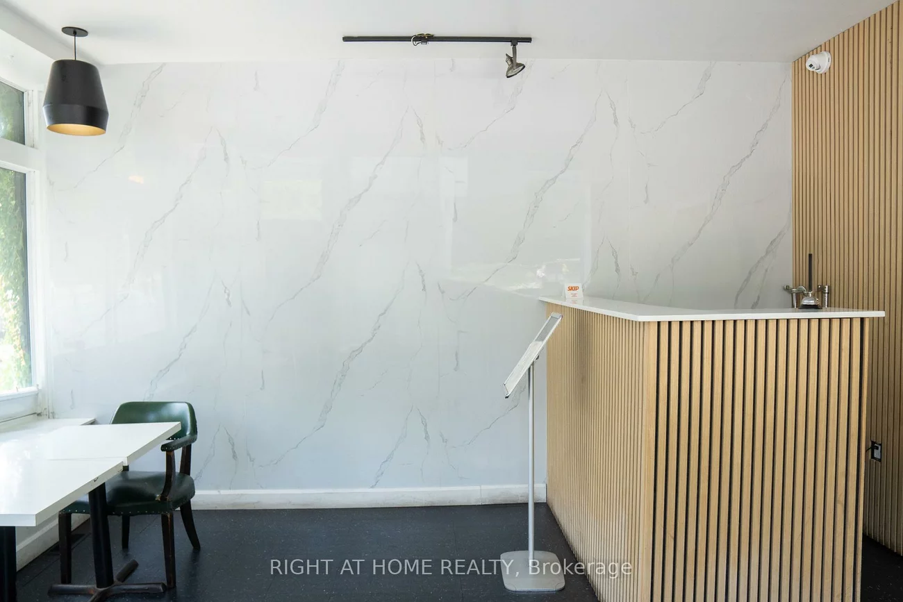440, Christie, Wychwood, Toronto