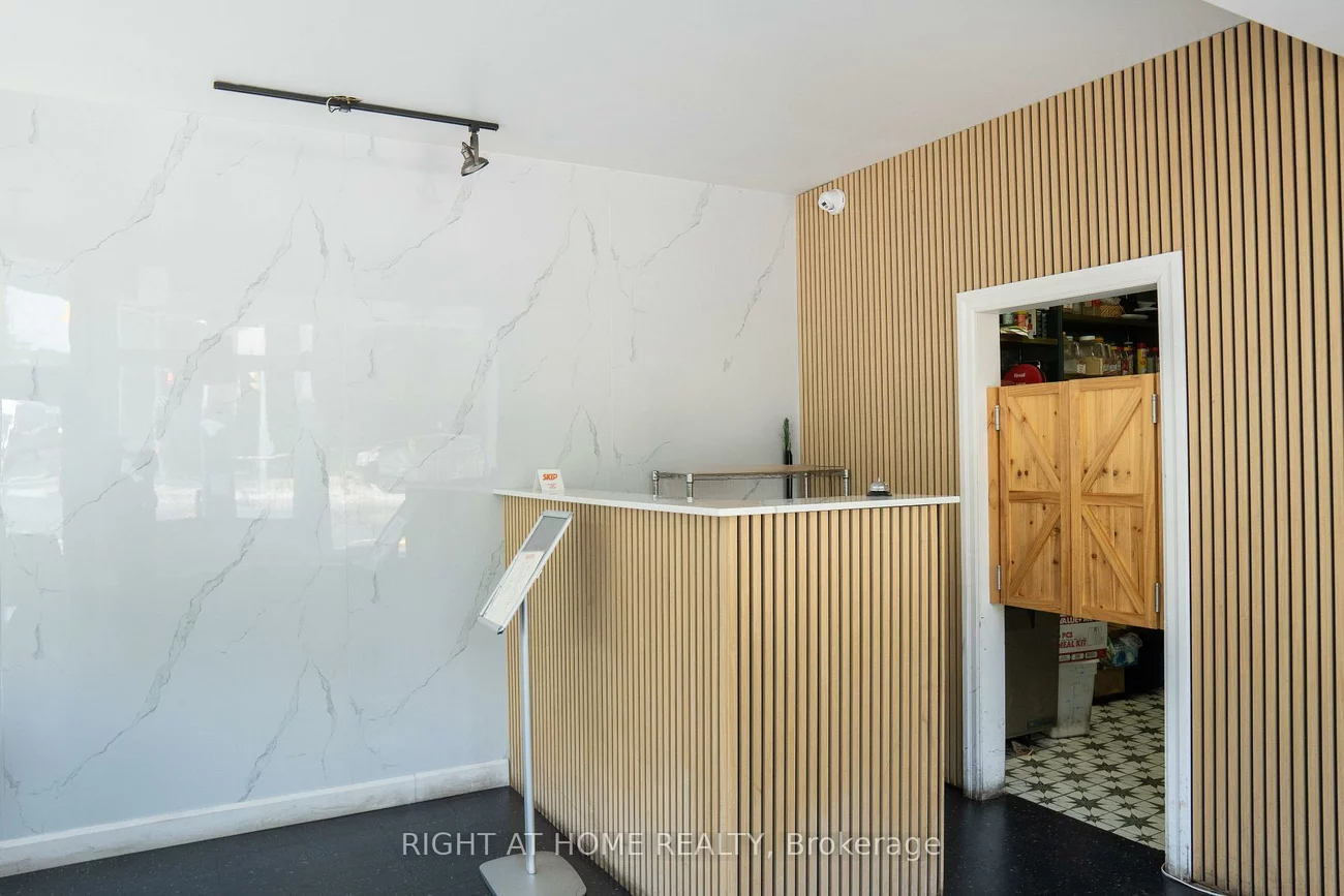 440, Christie, Wychwood, Toronto