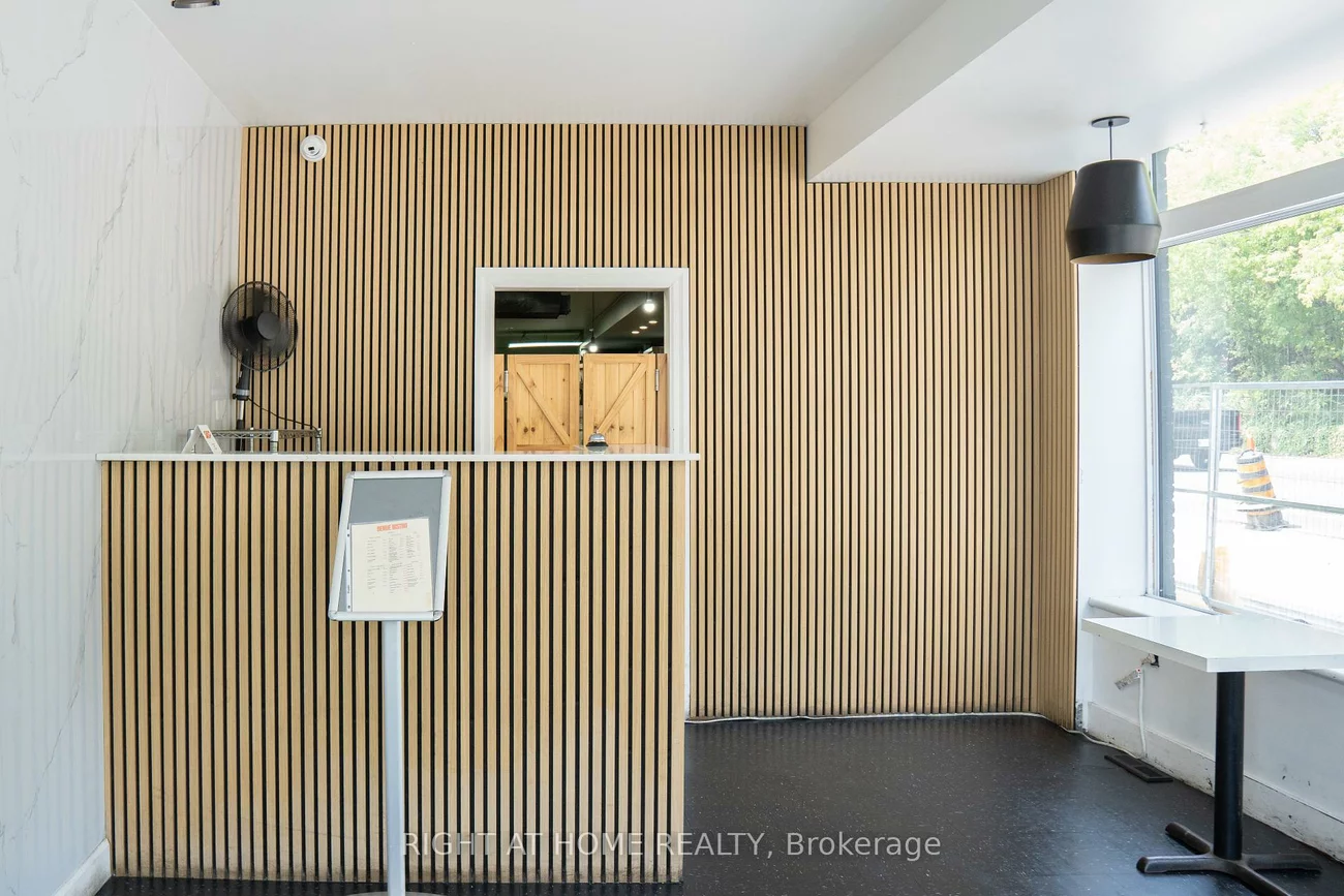 440, Christie, Wychwood, Toronto