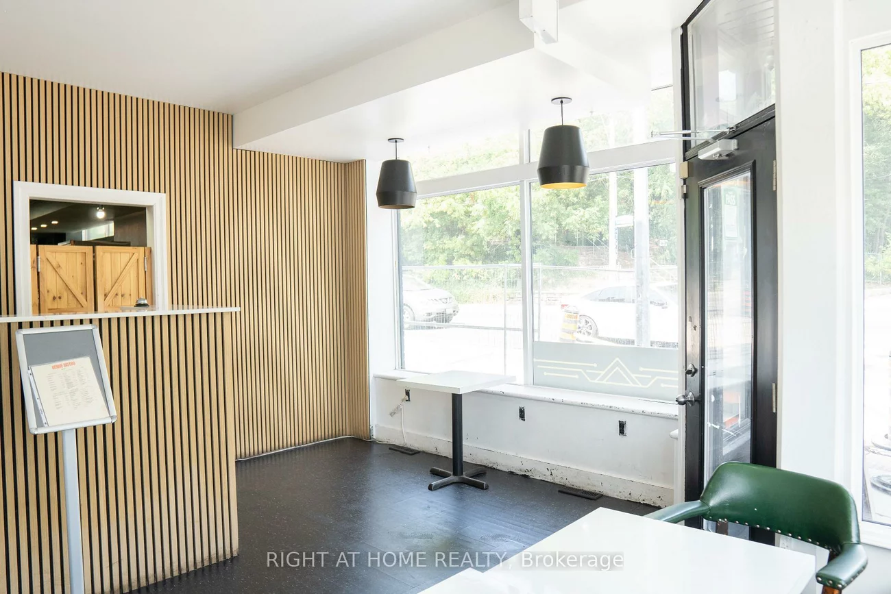 440, Christie, Wychwood, Toronto