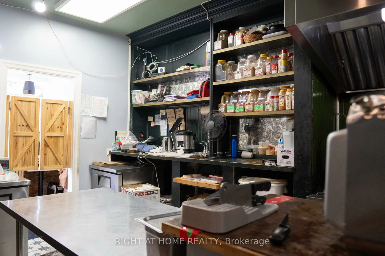 440, Christie, Wychwood, Toronto