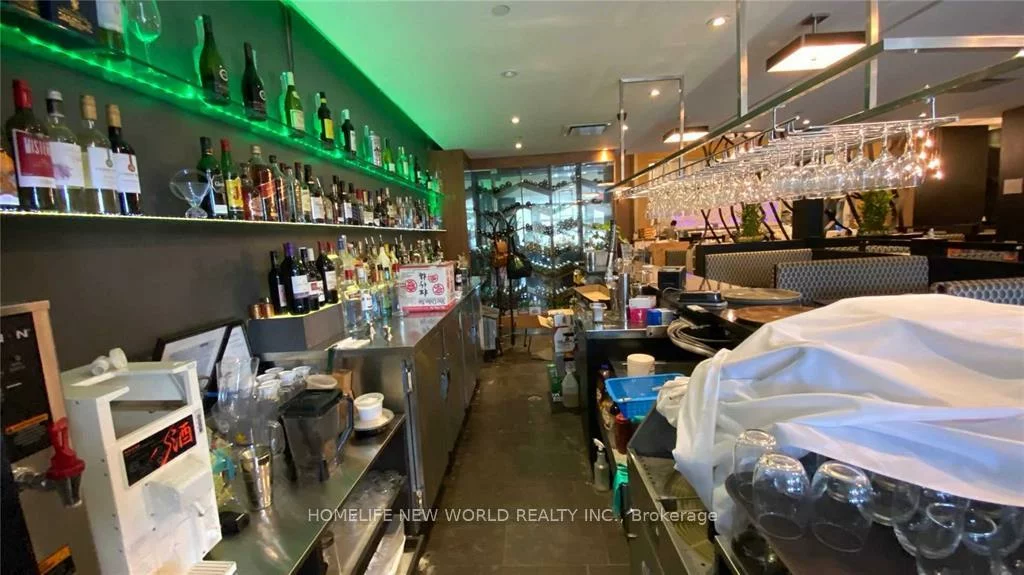 865, York Mills, Banbury-Don Mills, Toronto