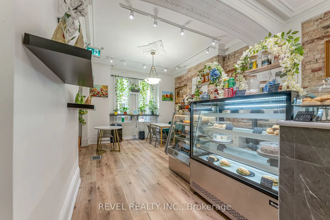 290, Gerrard, Cabbagetown-South St. James Town, Toronto