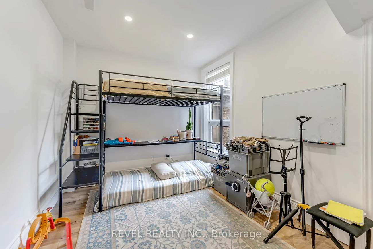 290, Gerrard, Cabbagetown-South St. James Town, Toronto