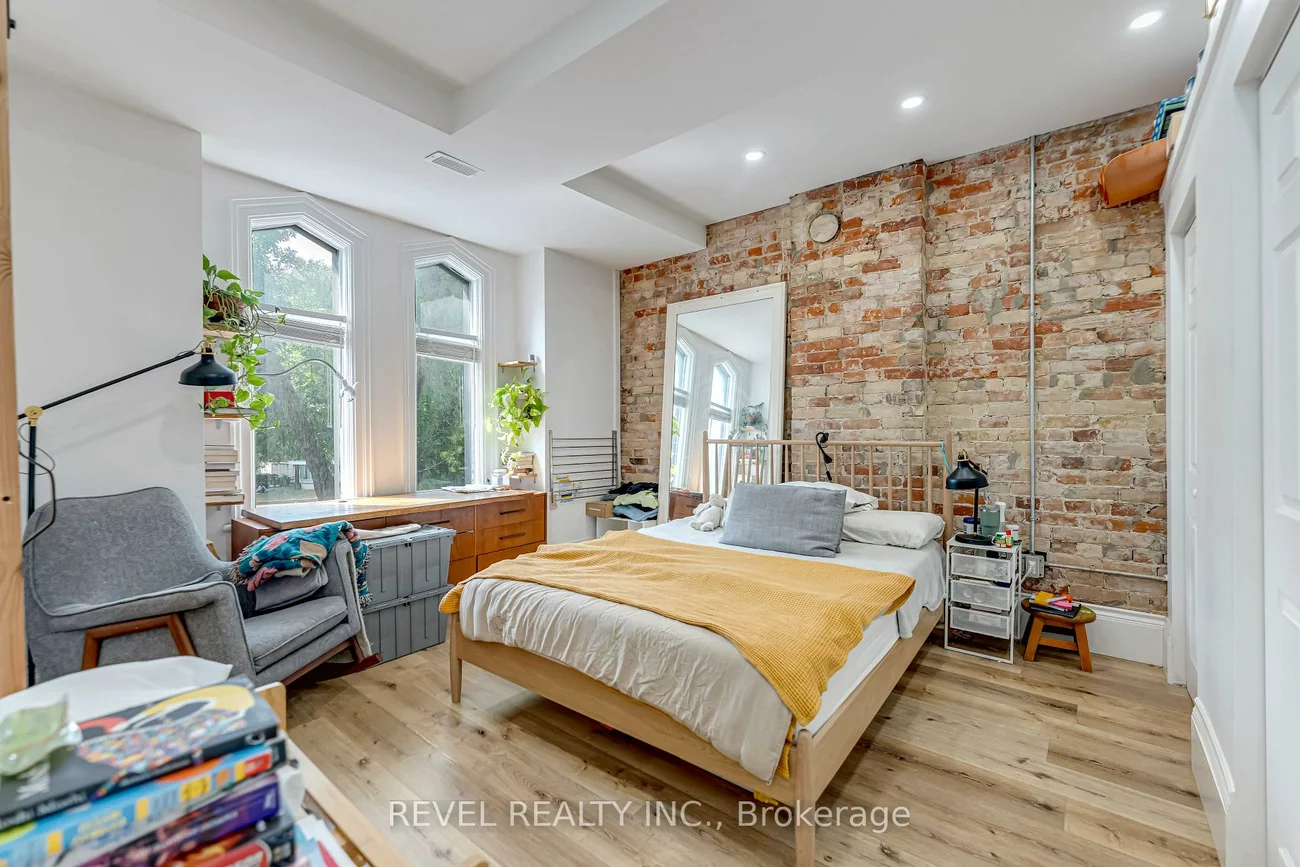 290, Gerrard, Cabbagetown-South St. James Town, Toronto