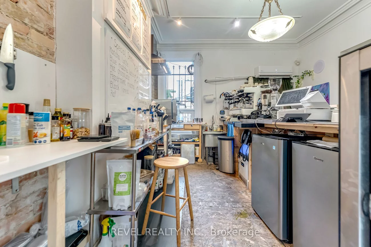 290, Gerrard, Cabbagetown-South St. James Town, Toronto