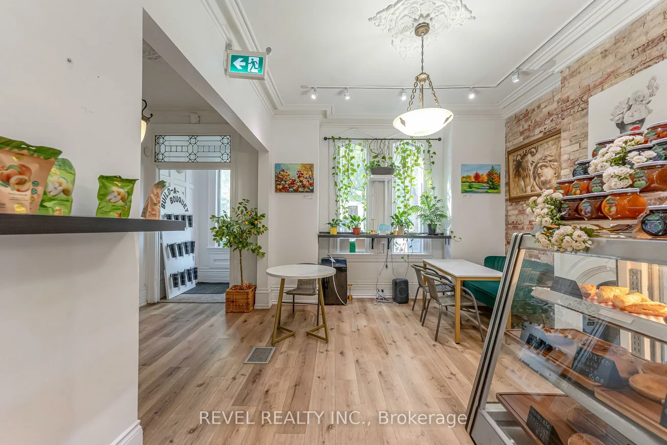 290, Gerrard, Cabbagetown-South St. James Town, Toronto