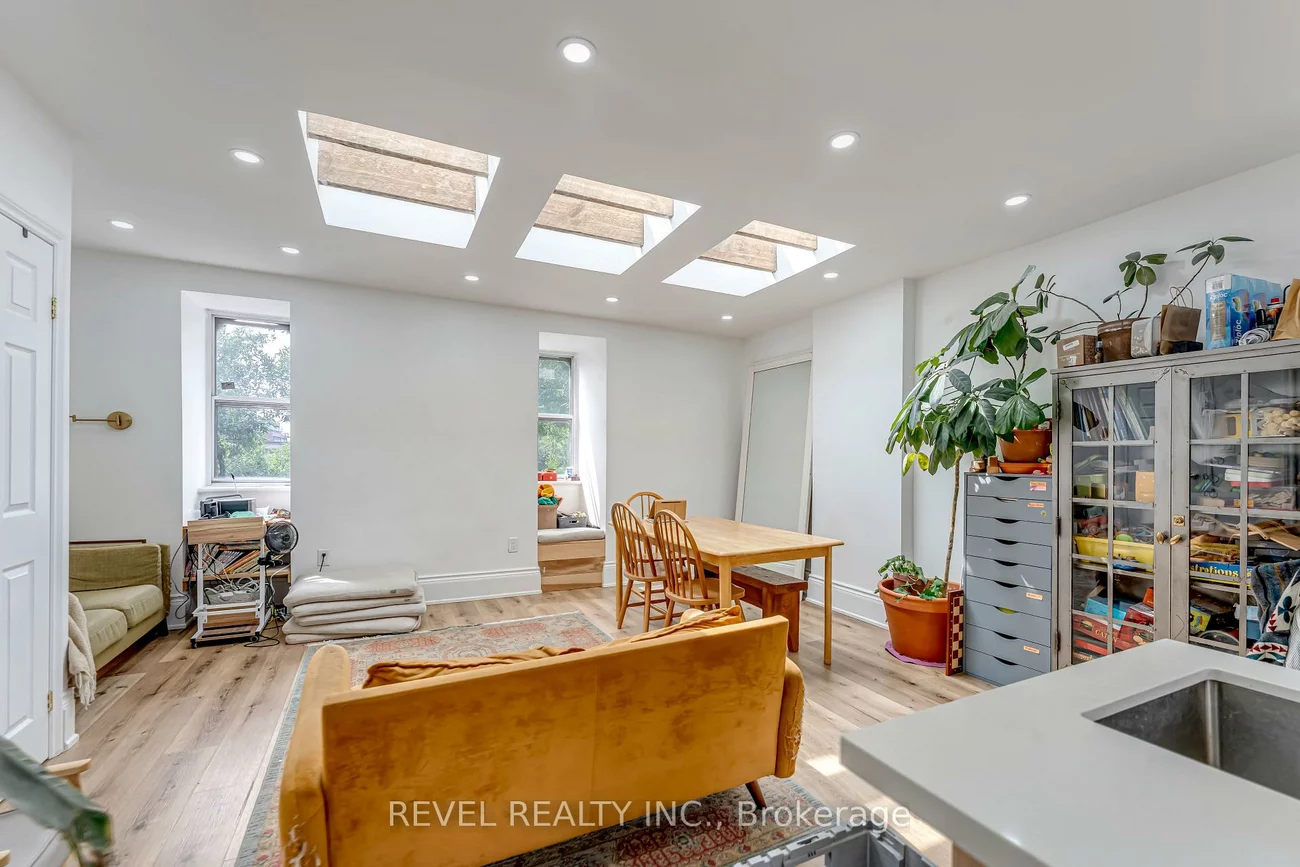 290, Gerrard, Cabbagetown-South St. James Town, Toronto