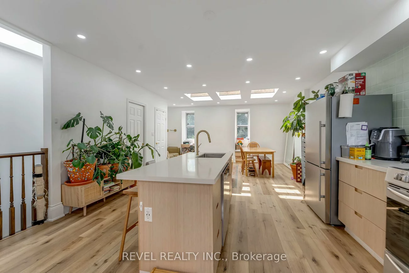 290, Gerrard, Cabbagetown-South St. James Town, Toronto