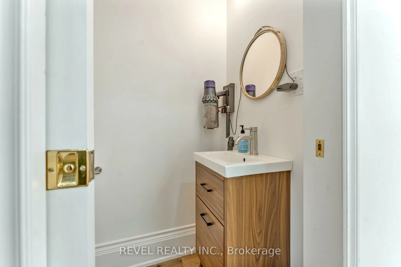 290, Gerrard, Cabbagetown-South St. James Town, Toronto