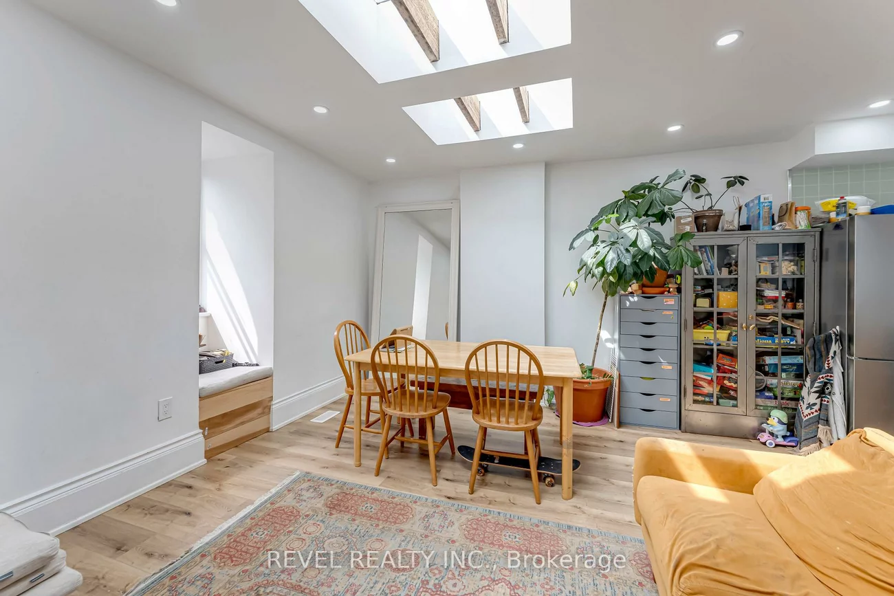 290, Gerrard, Cabbagetown-South St. James Town, Toronto