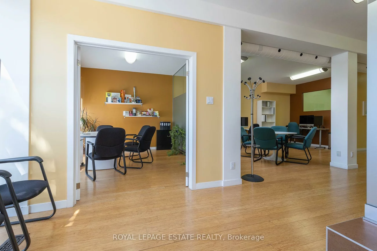 432/434, Queen, Regent Park, Toronto