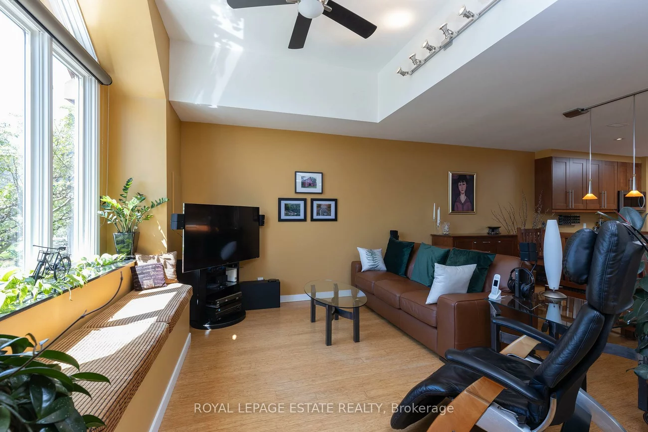 432/434, Queen, Regent Park, Toronto
