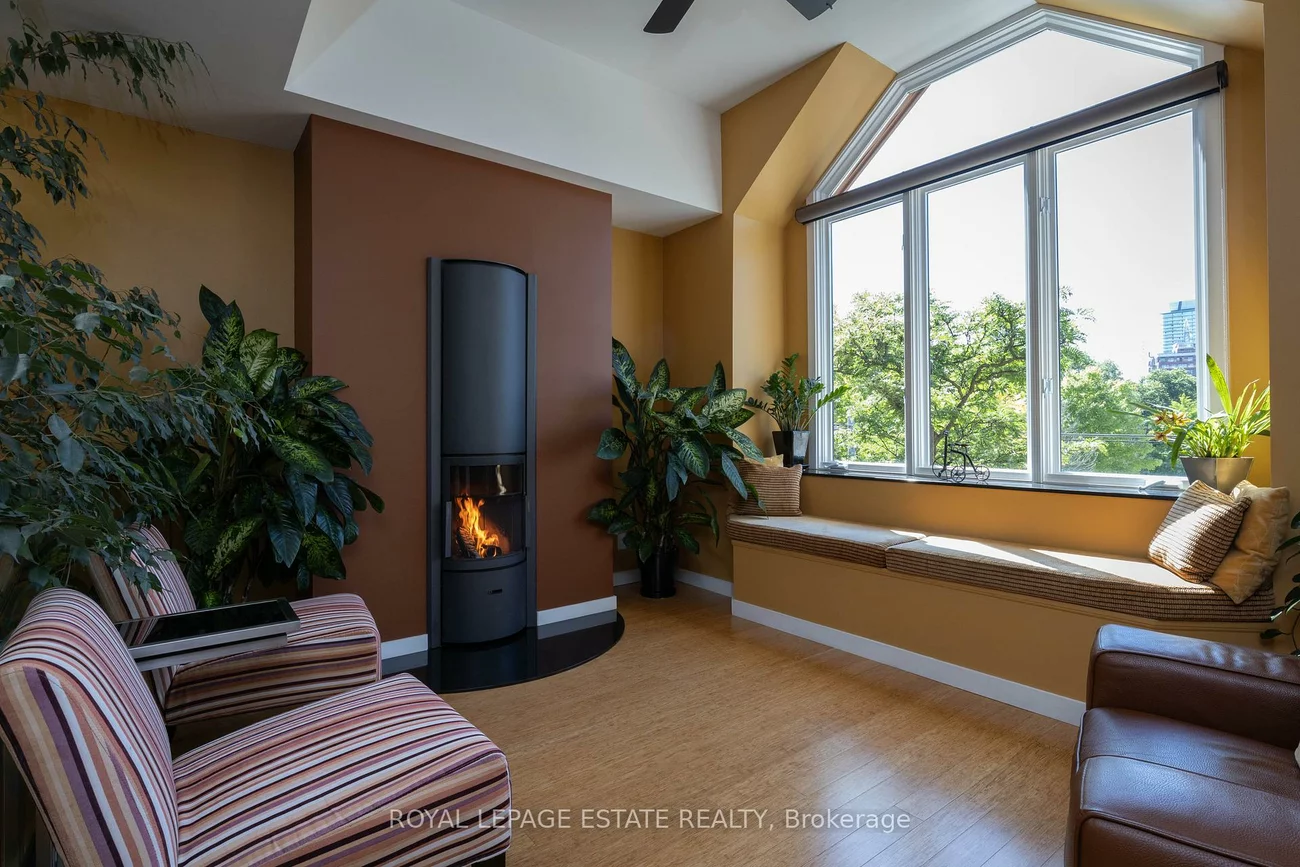432/434, Queen, Regent Park, Toronto