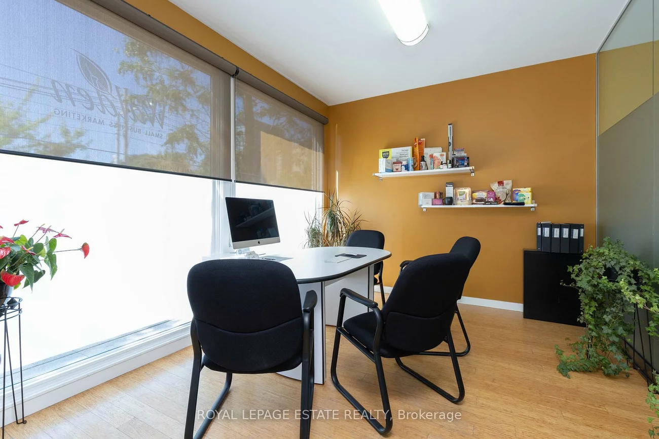 432/434, Queen, Regent Park, Toronto