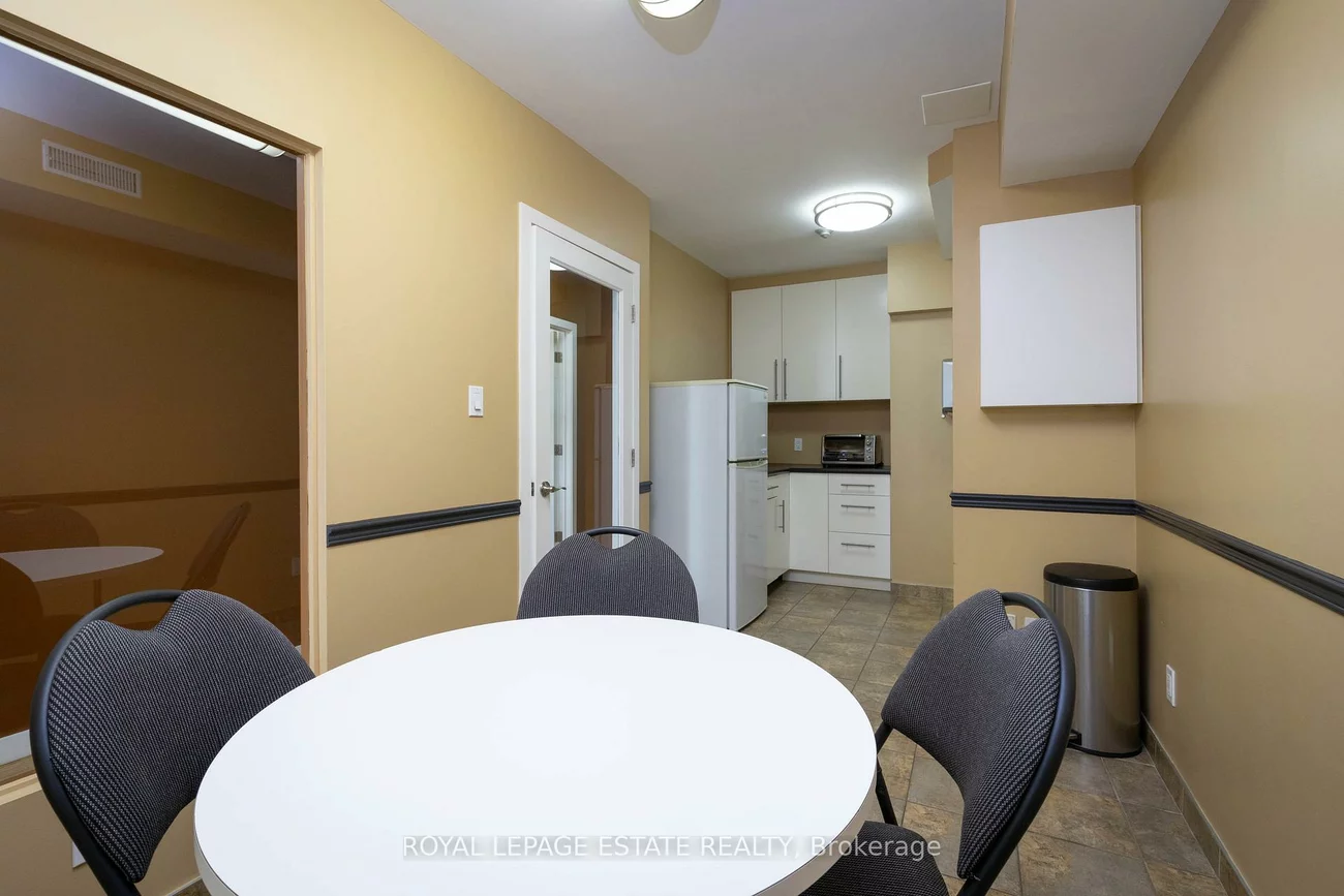 432/434, Queen, Regent Park, Toronto