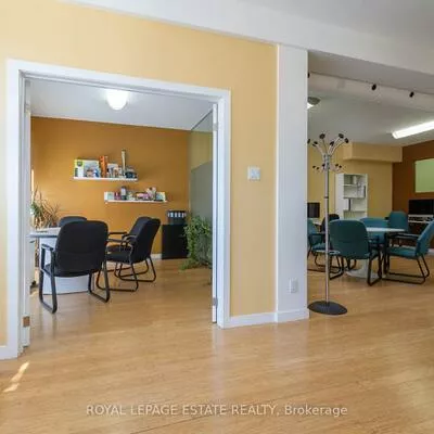 432/434, Queen, Regent Park, Toronto