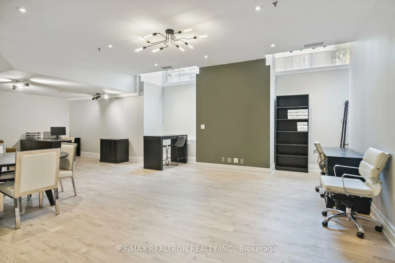 73, Richmond, Bay Street Corridor, Toronto