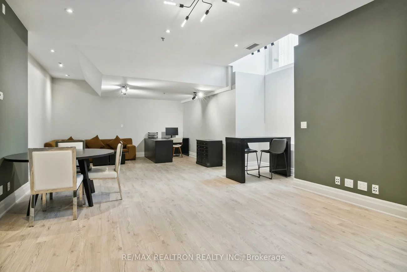 73, Richmond, Bay Street Corridor, Toronto