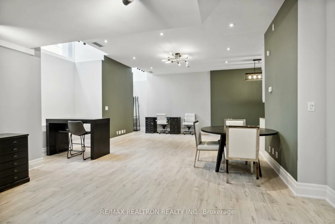 73, Richmond, Bay Street Corridor, Toronto
