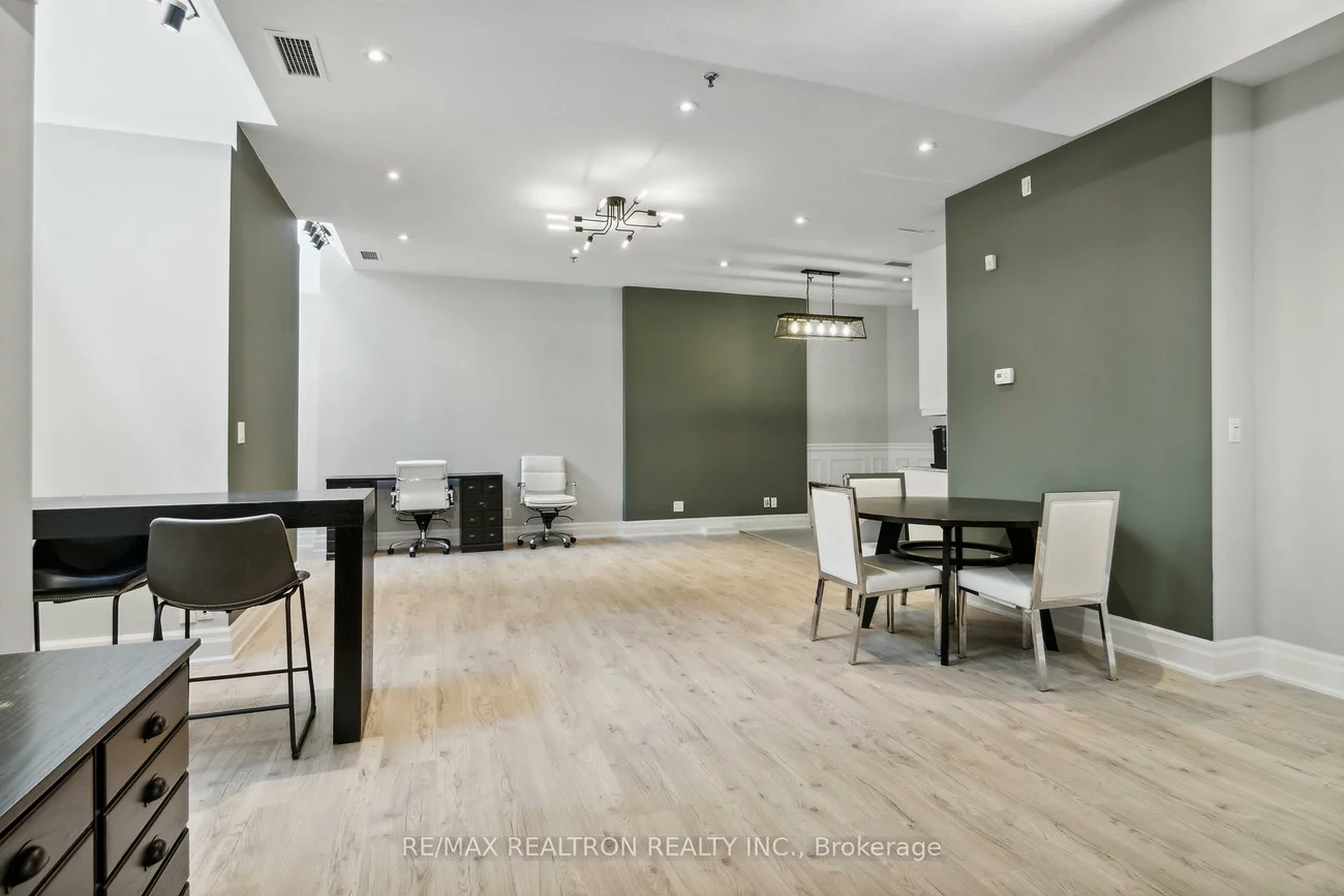 73, Richmond, Bay Street Corridor, Toronto