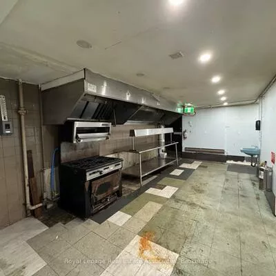 286, Eglinton, Yonge-Eglinton, Toronto