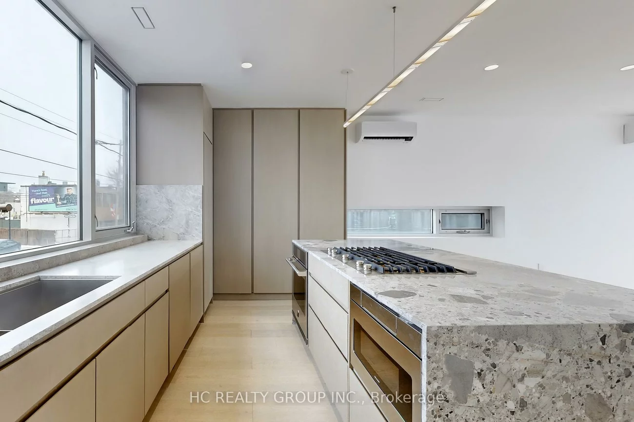 899, Dundas, Trinity-Bellwoods, Toronto
