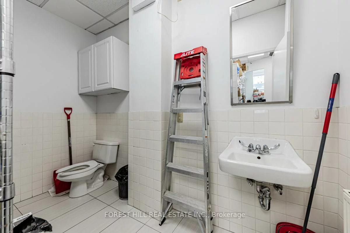 1398, Yonge, Yonge-St. Clair, Toronto