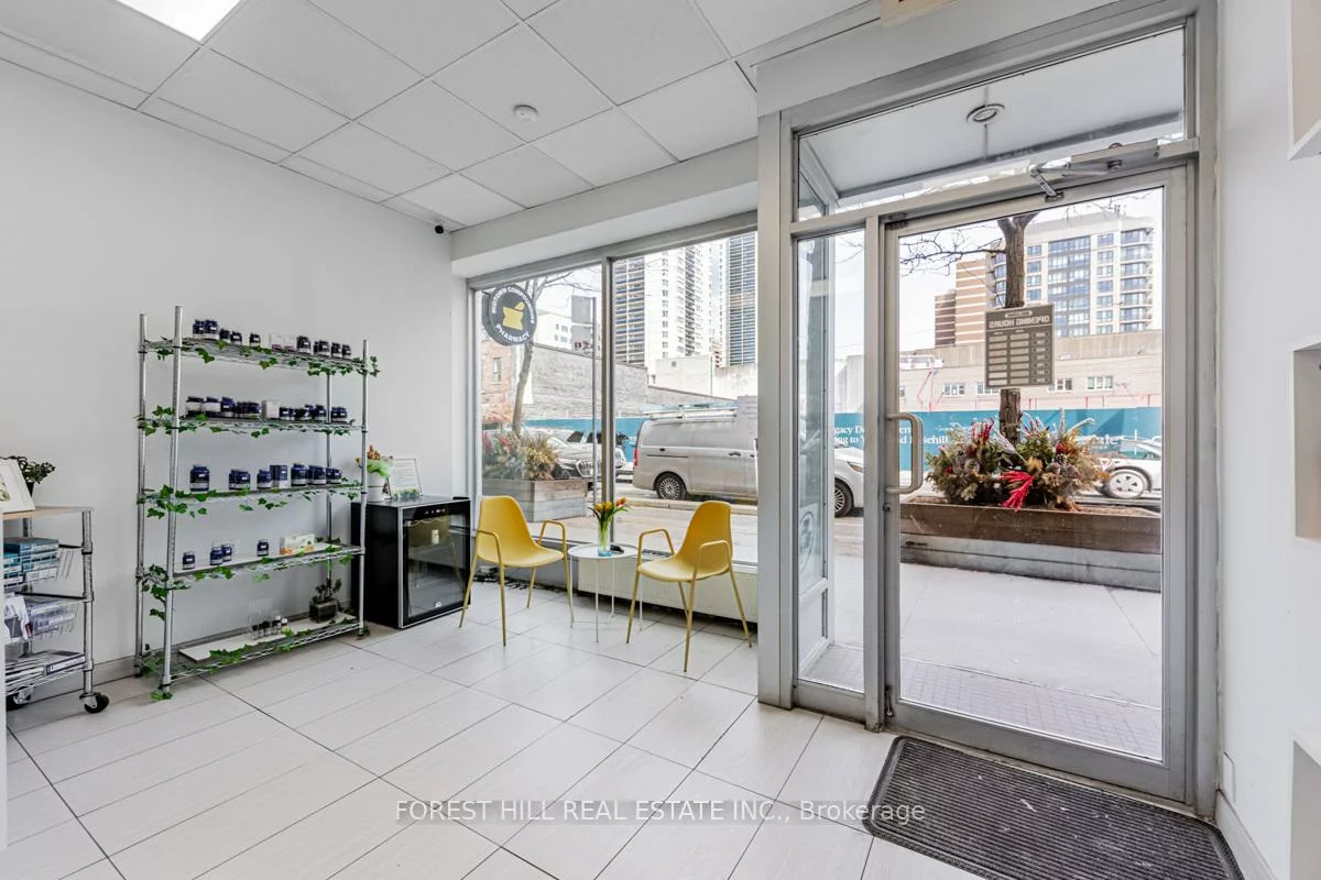 1398, Yonge, Yonge-St. Clair, Toronto