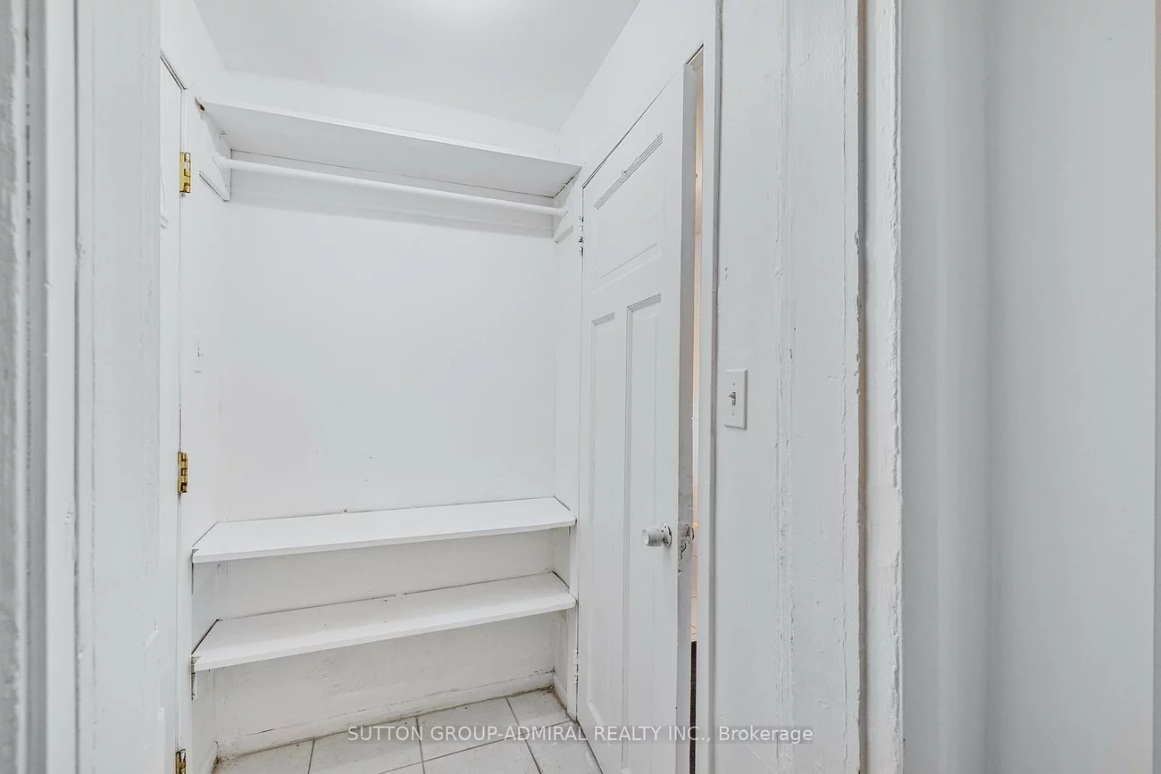 845, College, Trinity-Bellwoods, Toronto
