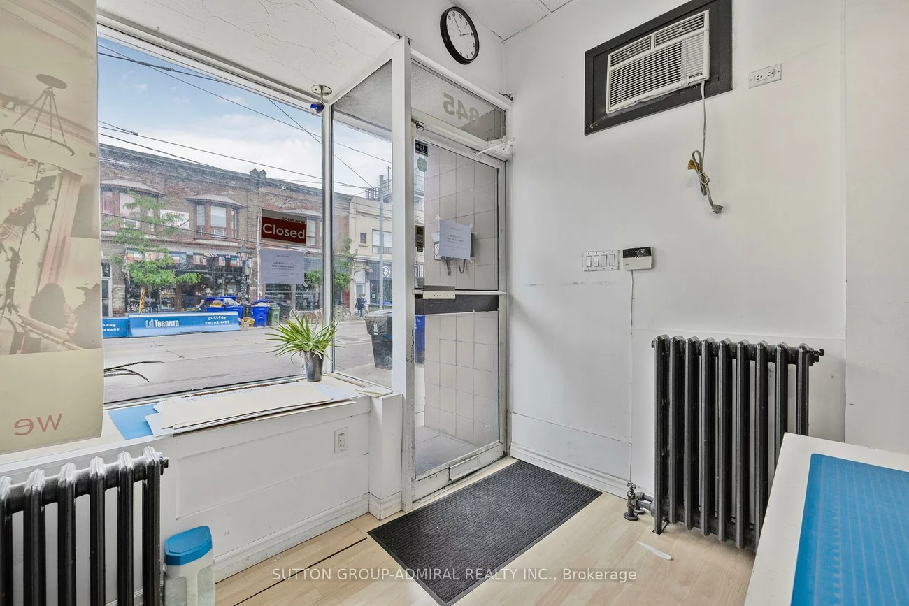 845, College, Trinity-Bellwoods, Toronto