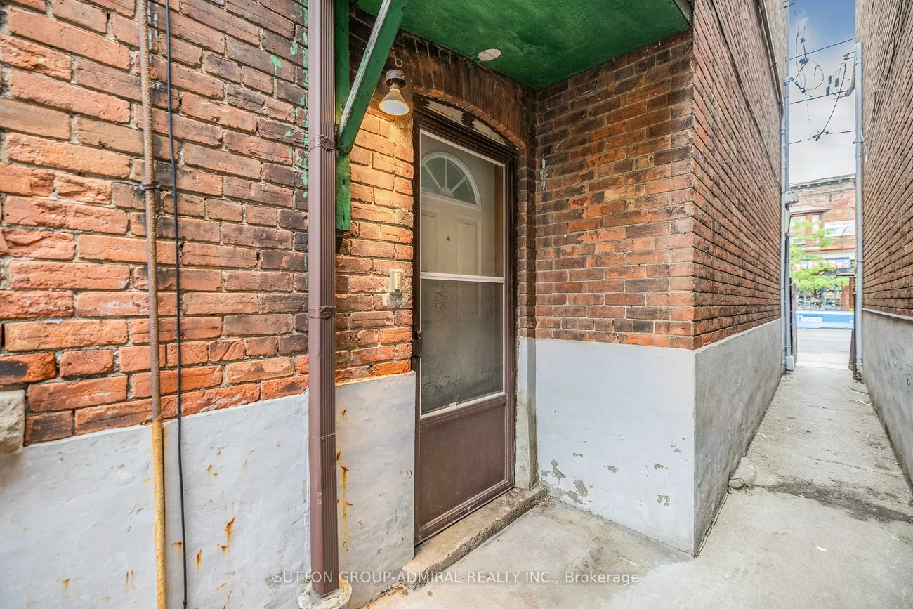 845, College, Trinity-Bellwoods, Toronto
